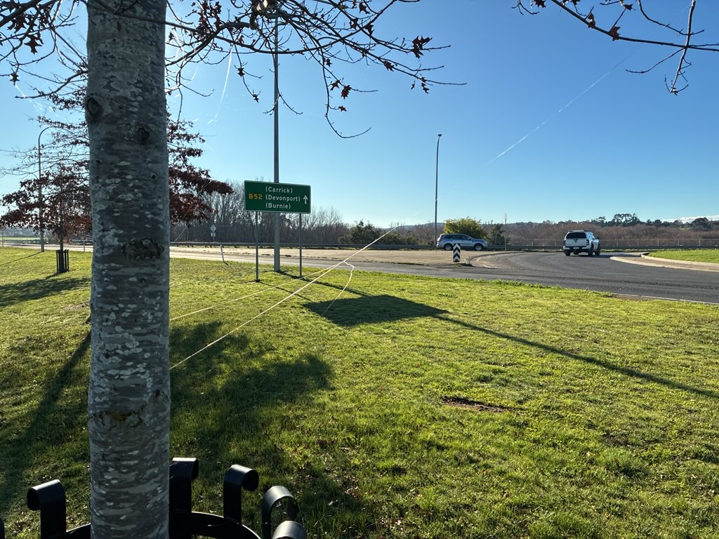 A thread reaching into the roundabout